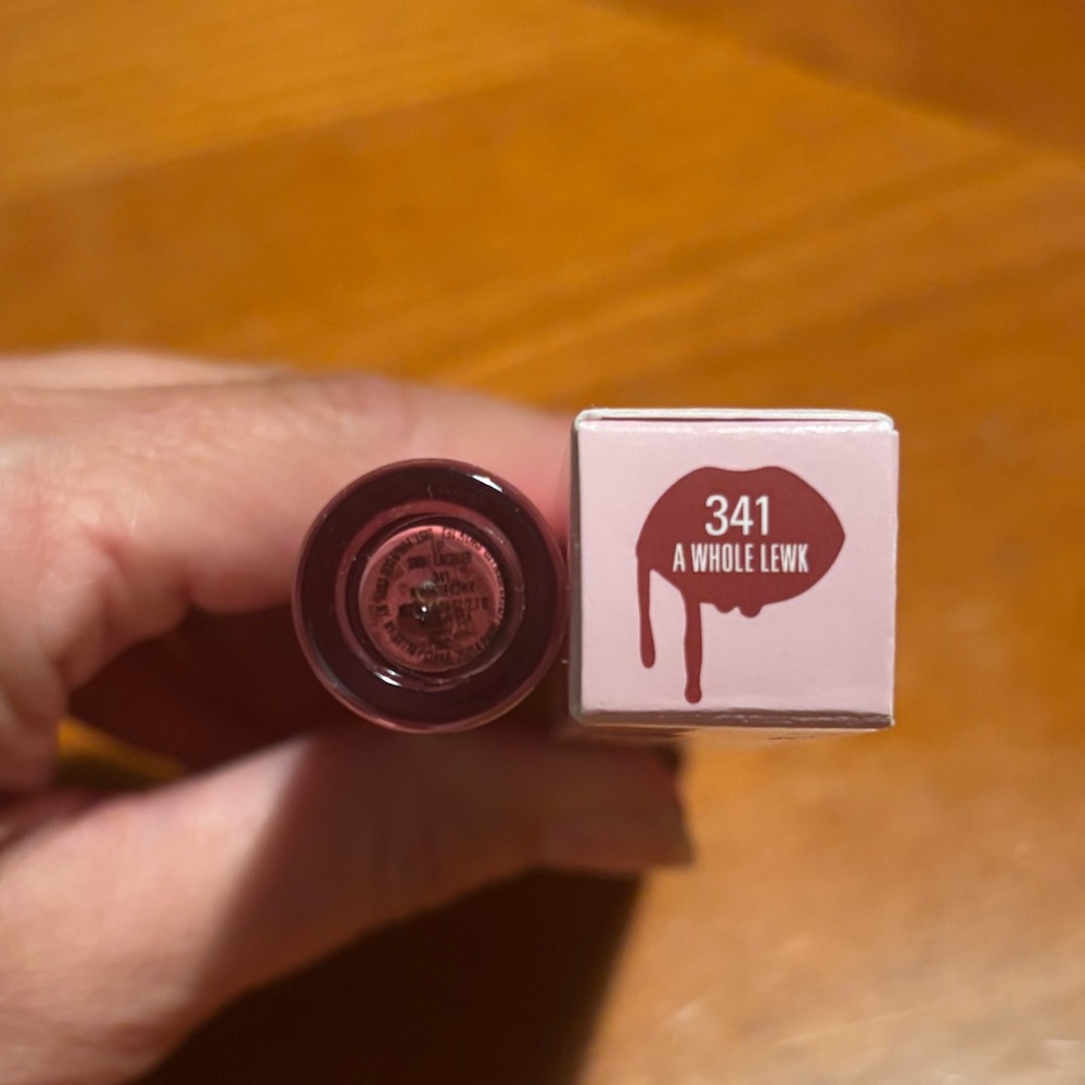 Kylie Lip Shine Lacquer A Whole Lewk - Picture 8 of 16